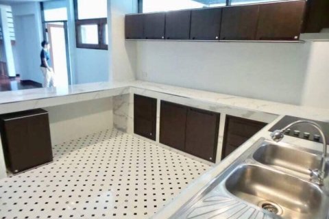 House in Bangkok, Thailand 3 bedrooms № 157526 - photo 11