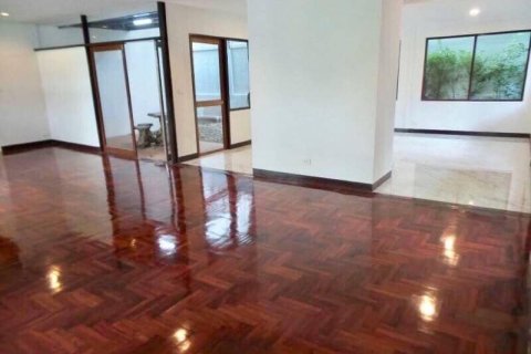 House in Bangkok, Thailand 3 bedrooms № 157526 - photo 8