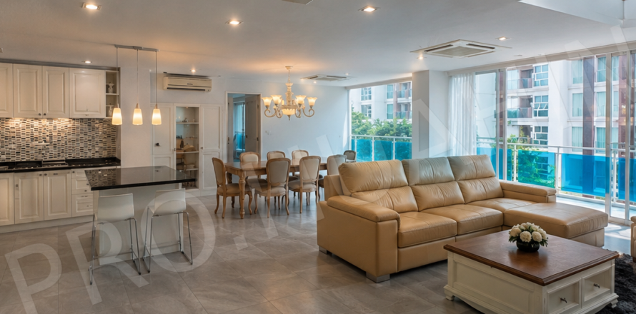 Apartment in Hua Hin, Thailand 3 bedrooms № 194772