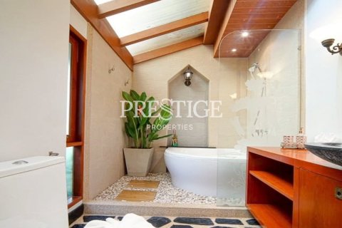 House in Pattaya, Thailand 4 bedrooms № 197907 - photo 15