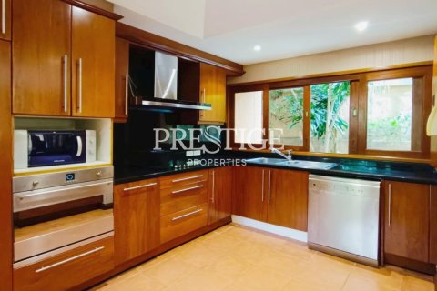 House in Pattaya, Thailand 4 bedrooms № 197907 - photo 7