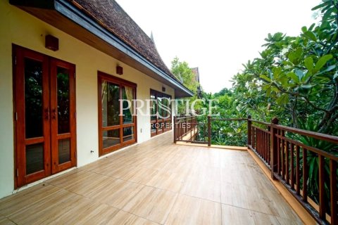 House in Pattaya, Thailand 4 bedrooms № 197907 - photo 19