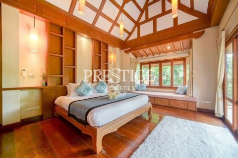 House in Pattaya, Thailand 4 bedrooms № 197907 - photo 9