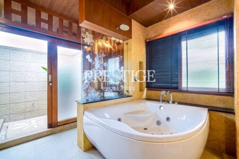 House in Pattaya, Thailand 4 bedrooms № 197907 - photo 11