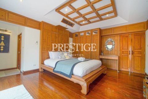 House in Pattaya, Thailand 4 bedrooms № 197907 - photo 14