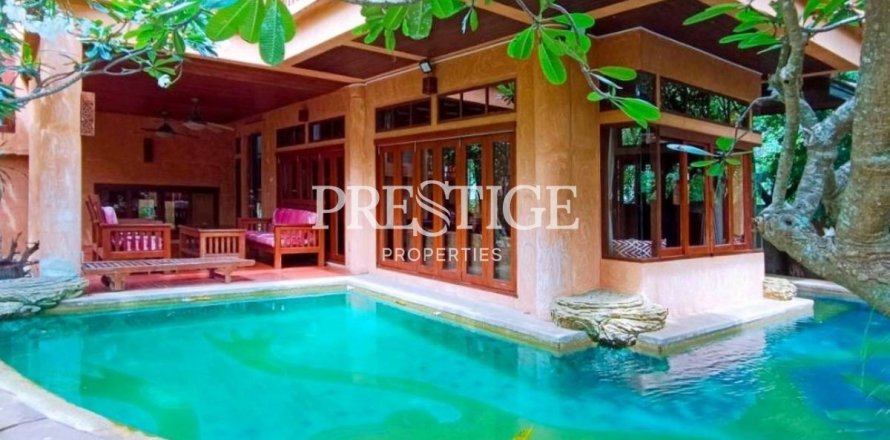 House in Pattaya, Thailand 4 bedrooms № 197907