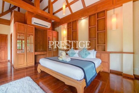 House in Pattaya, Thailand 4 bedrooms № 197907 - photo 8
