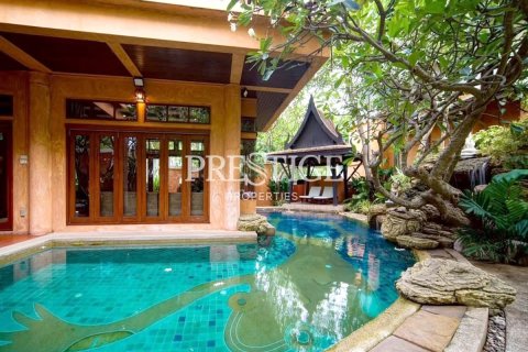 House in Pattaya, Thailand 4 bedrooms № 197907 - photo 21