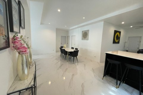 House in Phuket, Thailand 4 bedrooms № 148841 - photo 10