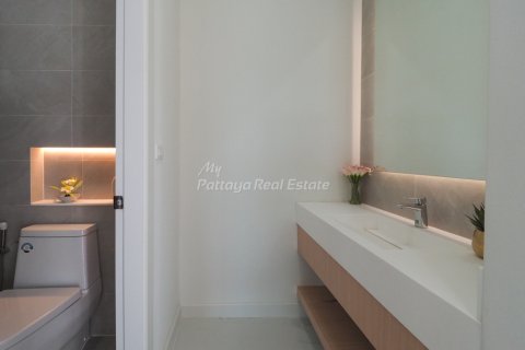 House in Bang Lamung, Thailand 5 bedrooms № 115432 - photo 24