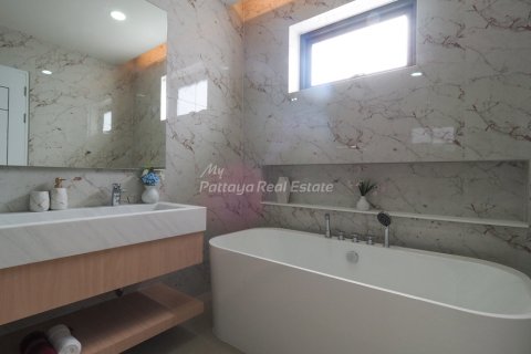 House in Bang Lamung, Thailand 5 bedrooms № 115432 - photo 21