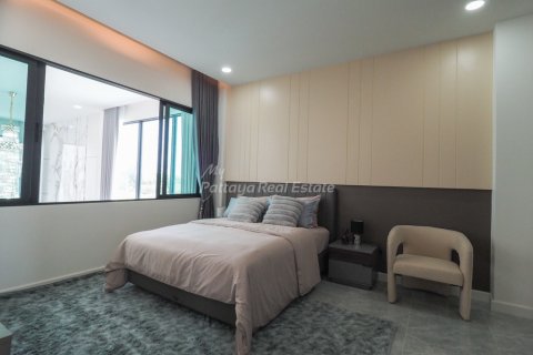 House in Bang Lamung, Thailand 5 bedrooms № 115432 - photo 13