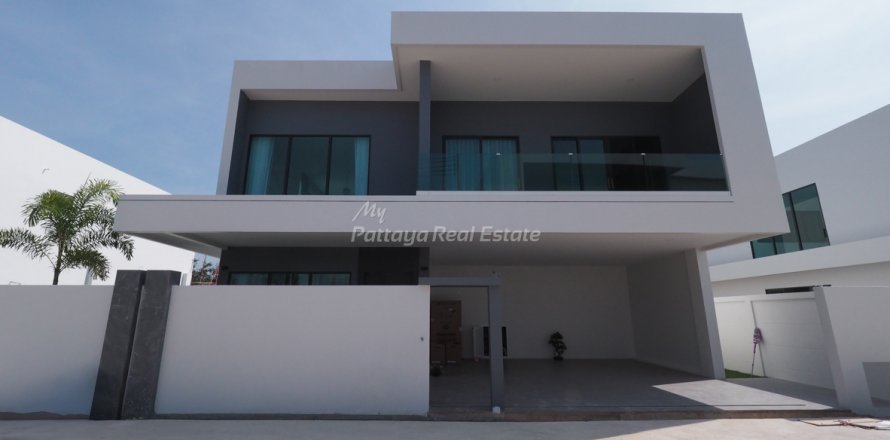 House in Bang Lamung, Thailand 5 bedrooms № 115432