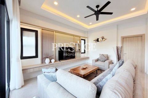 House in Pattaya, Thailand 3 bedrooms № 197716 - photo 5