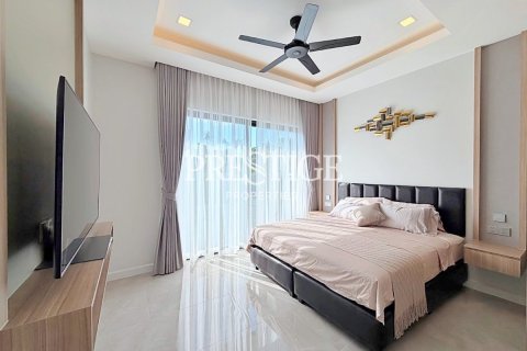 House in Pattaya, Thailand 3 bedrooms № 197716 - photo 15