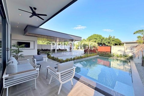 House in Pattaya, Thailand 3 bedrooms № 197716 - photo 2