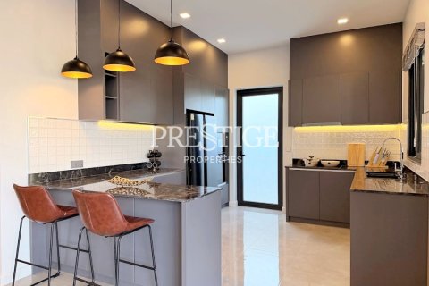 House in Pattaya, Thailand 3 bedrooms № 197716 - photo 9