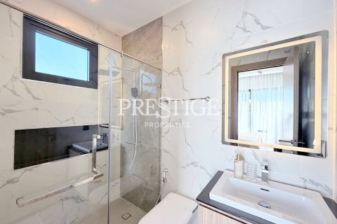 House in Pattaya, Thailand 3 bedrooms № 197716 - photo 17