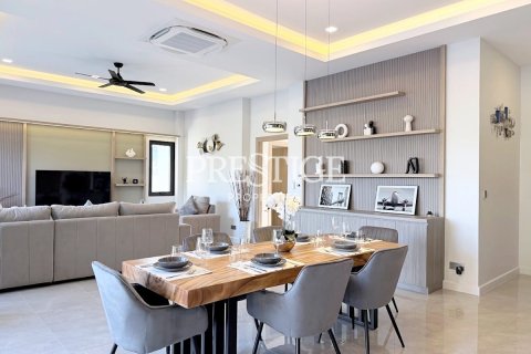 House in Pattaya, Thailand 3 bedrooms № 197716 - photo 6