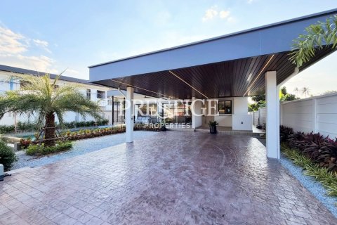 House in Pattaya, Thailand 3 bedrooms № 197716 - photo 23