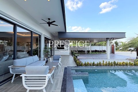 House in Pattaya, Thailand 3 bedrooms № 197716 - photo 21
