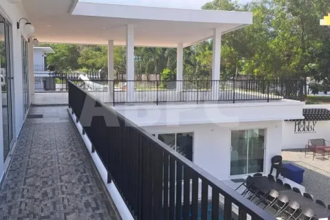 Casa de 6 dormitorios en Pattaya, Tailandia № 212136 - foto 17