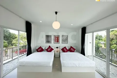 Casa de 6 dormitorios en Pattaya, Tailandia № 212136 - foto 15