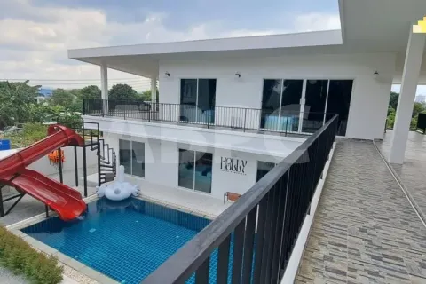 Casa de 6 dormitorios en Pattaya, Tailandia № 212136 - foto 3