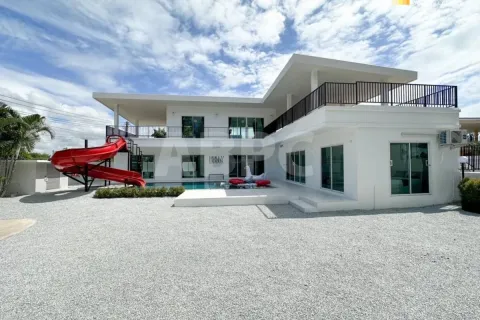 Casa de 6 dormitorios en Pattaya, Tailandia № 212136 - foto 4