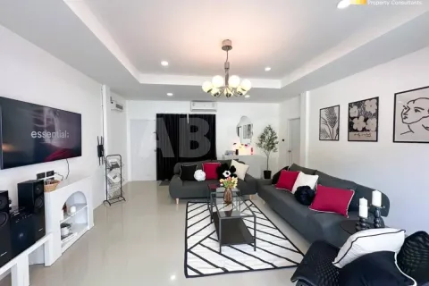 Casa de 6 dormitorios en Pattaya, Tailandia № 212136 - foto 6