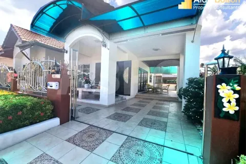 House in Pattaya, Thailand 3 bedrooms № 212141