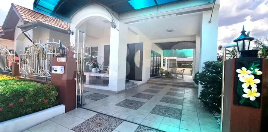 Casa de 3 dormitorios en Pattaya, Tailandia № 212141