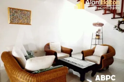 Casa de 6 dormitorios en Pattaya, Tailandia № 212135 - foto 2