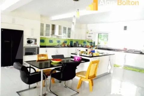 Casa de 6 dormitorios en Pattaya, Tailandia № 212135 - foto 5