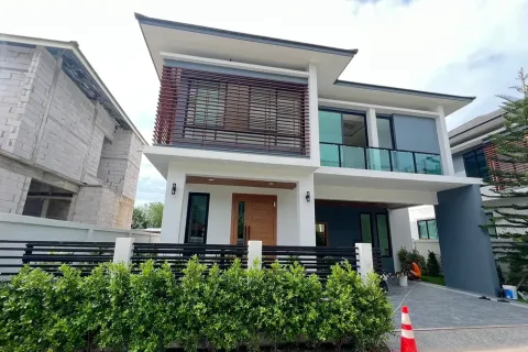 Casa de 4 dormitorios en Pattaya, Tailandia № 212139 - foto 16