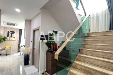 Casa de 4 dormitorios en Pattaya, Tailandia № 212139 - foto 12