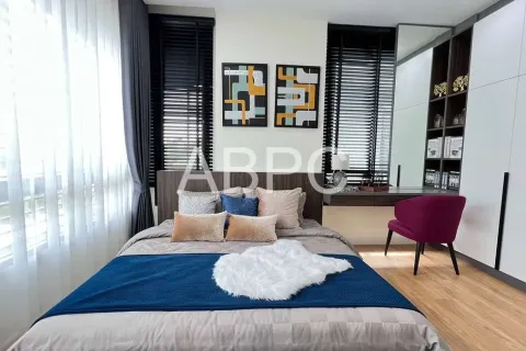 Casa de 4 dormitorios en Pattaya, Tailandia № 212139 - foto 4