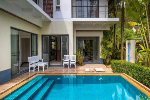 Villa in Kathu, Thailand 4 bedrooms № 114519 - photo 1