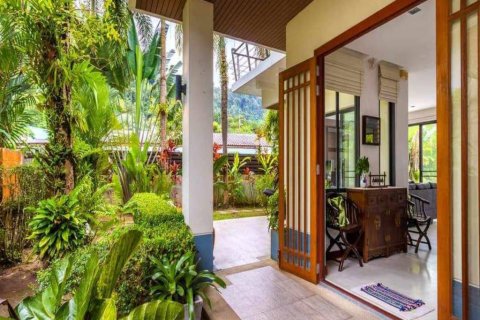 Villa in Kathu, Thailand 4 bedrooms № 114519 - photo 2