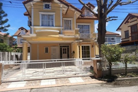 House in Pattaya, Thailand 3 bedrooms № 152981 - photo 1