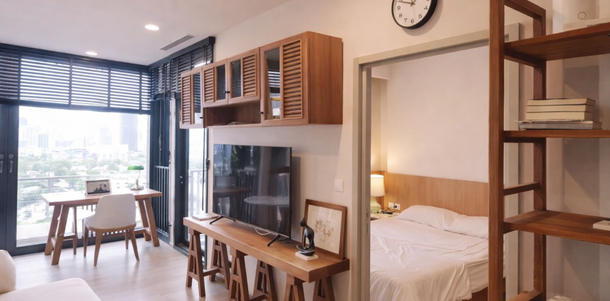 Studio in the Condo in Khlong Toei, Bangkok, Thailand  № 167356