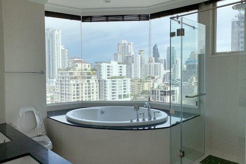 Condo in Bangkok, Thailand, 3 bedrooms  № 155732 - photo 10