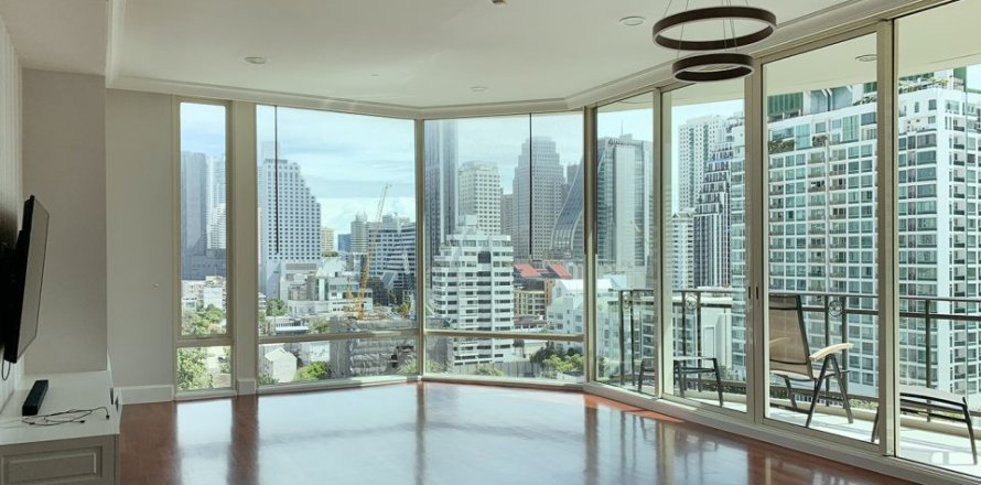 Condo in Bangkok, Thailand, 3 bedrooms  № 155732