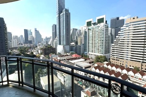 Condo in Bangkok, Thailand, 3 bedrooms  № 155732 - photo 12