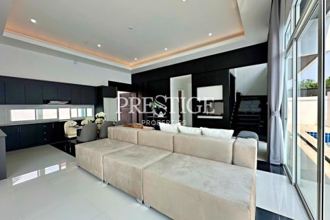 House in Pattaya, Thailand 4 bedrooms № 198191 - photo 6