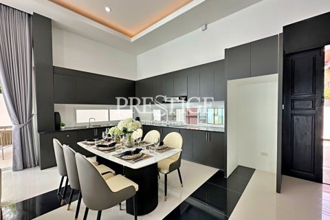 House in Pattaya, Thailand 4 bedrooms № 198191 - photo 9