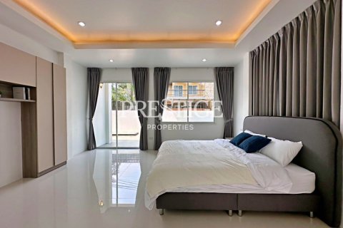 House in Pattaya, Thailand 4 bedrooms № 198191 - photo 11