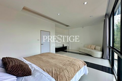 House in Pattaya, Thailand 4 bedrooms № 198191 - photo 24