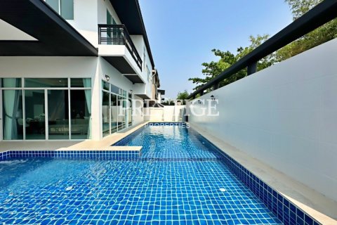 House in Pattaya, Thailand 4 bedrooms № 198191 - photo 25