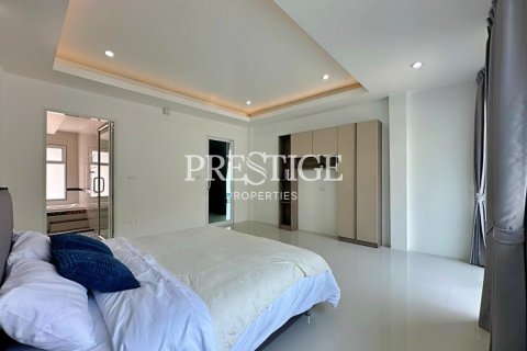 House in Pattaya, Thailand 4 bedrooms № 198191 - photo 14
